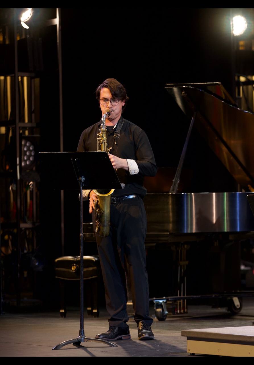 Alec Russell Performing